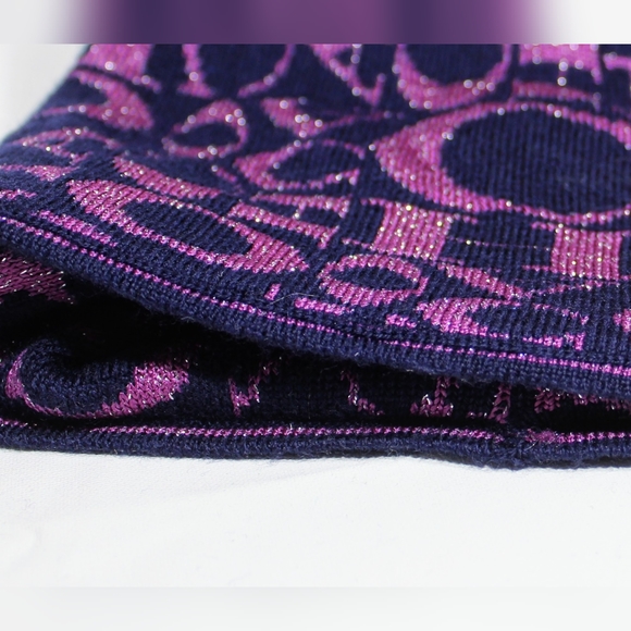 Coach logo beanie, EUC - Picture 3 of 9